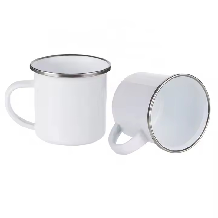 Kubek z uszkiem w kształcie serca